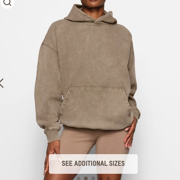 READY TO SHIP - SKIMS BOYFRIEND FLEECE HOODIE - DESERT - SIZE SMALL - Picture 2 of 7